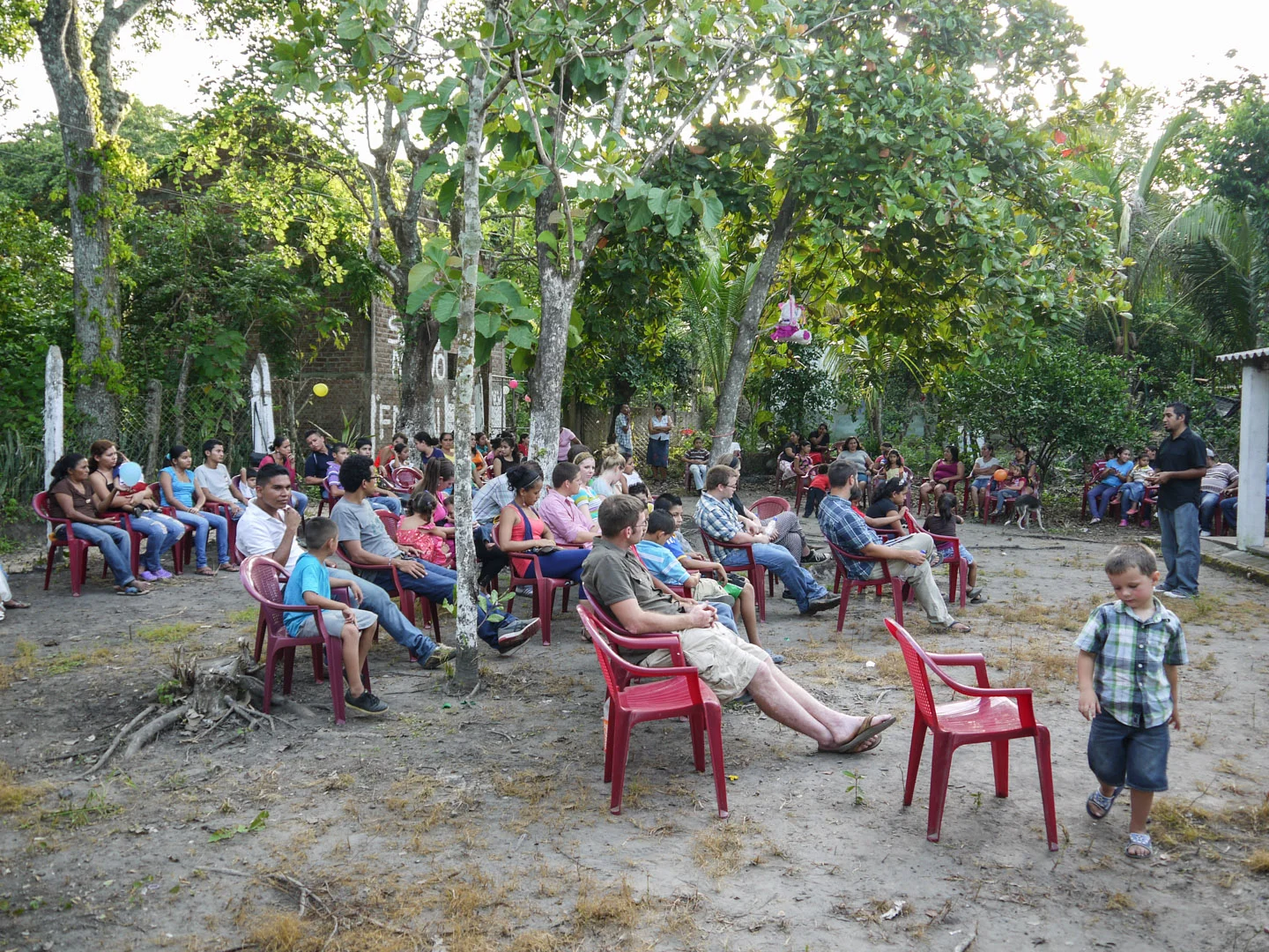 At the close of their 6-month stay in El Salvador in 2013, the Johnson, Watson and Reyes families were given a warm farewell by our friends. Friends and neighbors both immediate and from surrounding rural areas came to wish them farewell, express their love for the families, and urge them to return again soon.