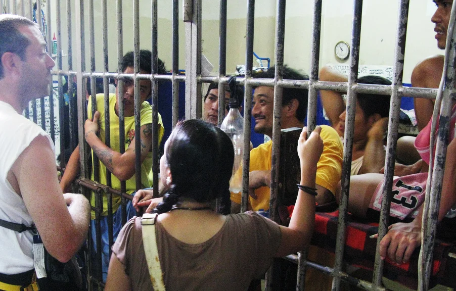 Shaun Galford and Rina Miller counsel inmates in a Philippines prison, where overcrowding is obvious. Direction for how to cope with their present struggle is very appreciated. 