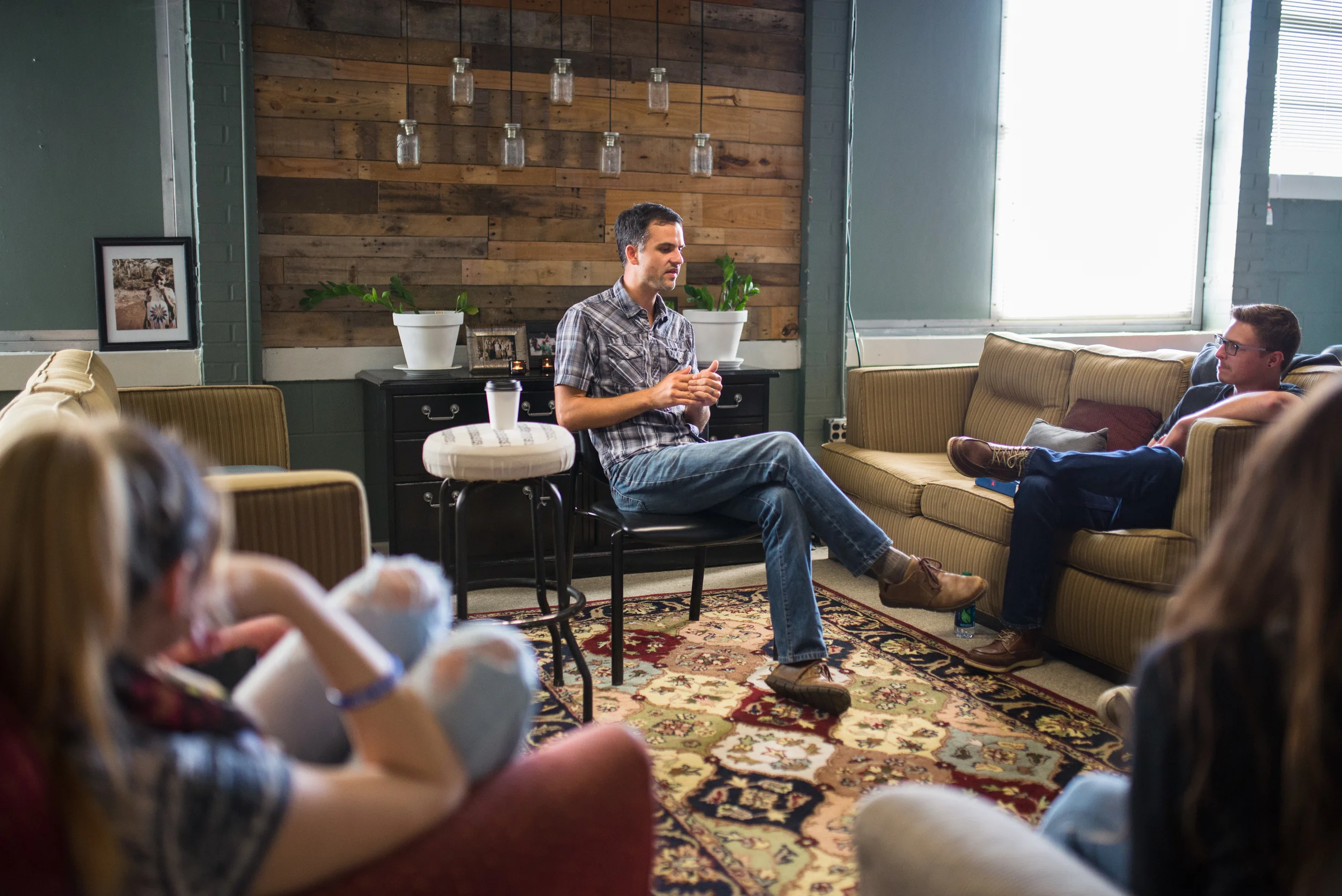 Institute Instructor Jeff Sherrod facilitates a discussion for prospective students on our Student Visitation weekend. 