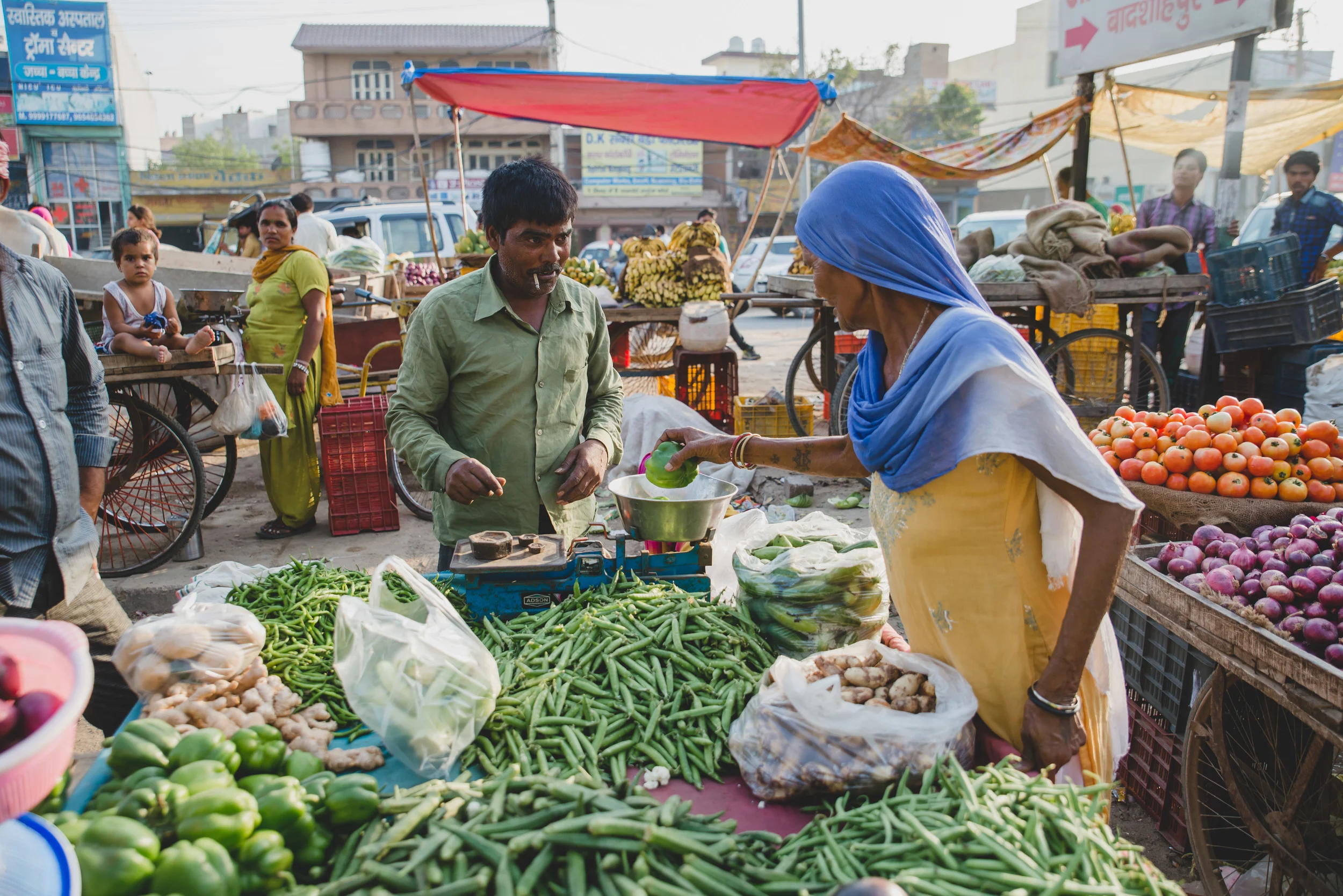 We accompanied our host through a labyrinth of narrow dirt roads to reach the marketplace on one of the city’s newer roads. With the money earned from washing dishes, she was able to buy the kind of vegetables she used to grow.