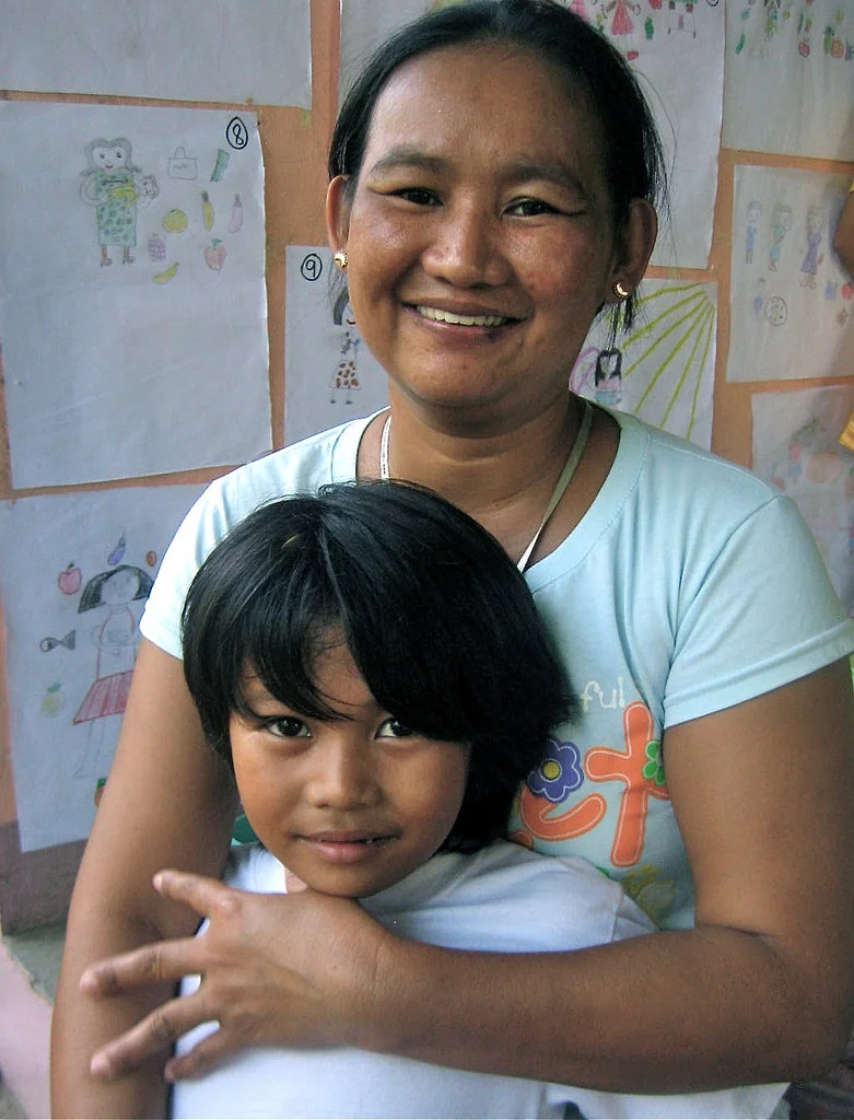 Hannah Jean's mother and father (not pictured) raise their 4 children in a small home on the beach where they raise pigs.