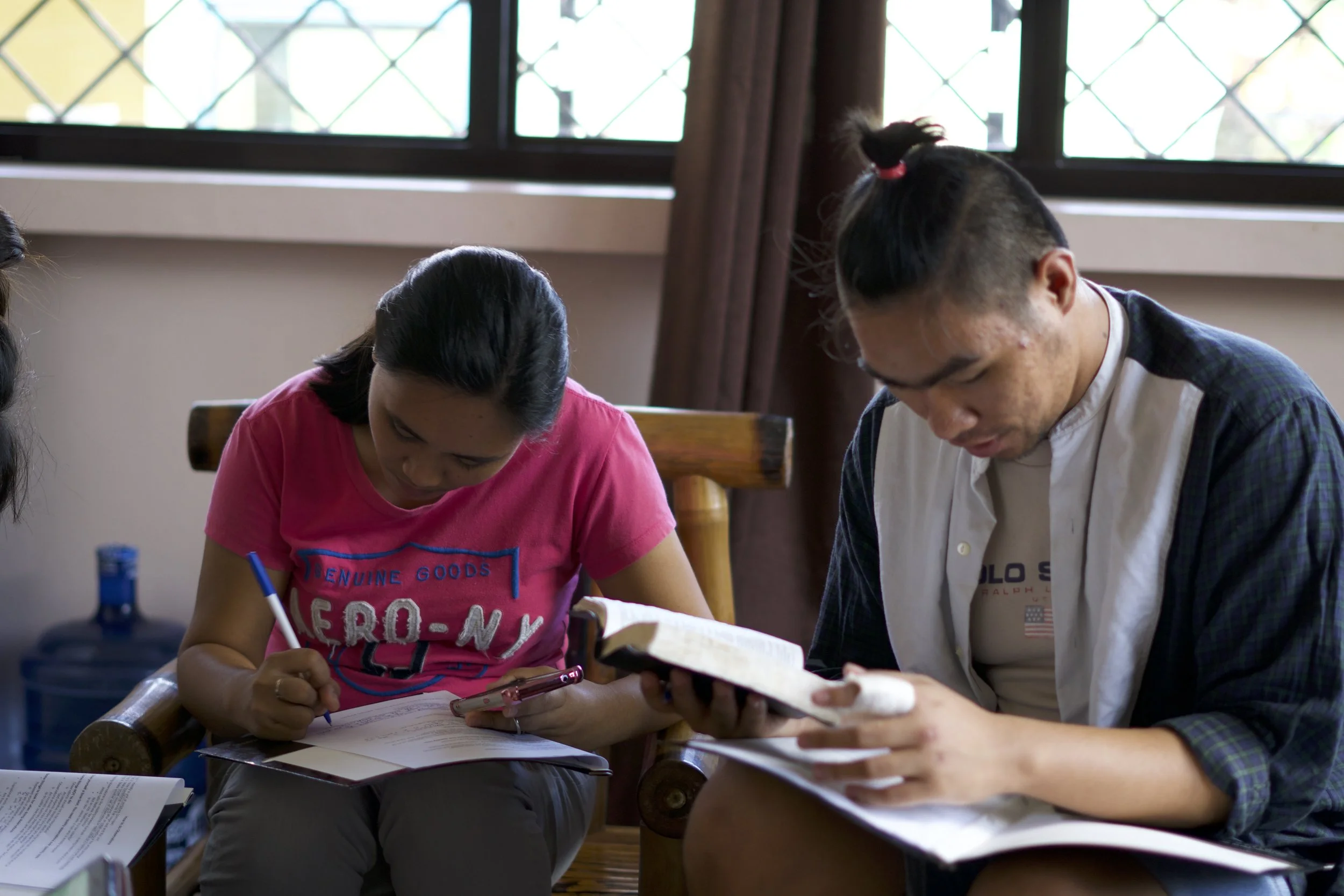 After receiving instruction in a class setting, participants worked in groups to dissect a passage of scripture using the literary tools taught at the seminar.