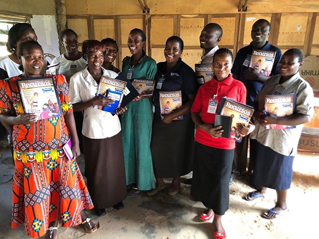 Here are the proud recipients of the newest edition of “Recursos, A Publication for Educators” written and published by educators from @god_intl and distributed around the world! Derek Bargatze taught this group with a seminar on the importance of brain breaks. They loved it. Thank you Lord for helping us empower teachers to better invest into kids!
#godintl #godeastafrica #empowerment #uganda #teachers