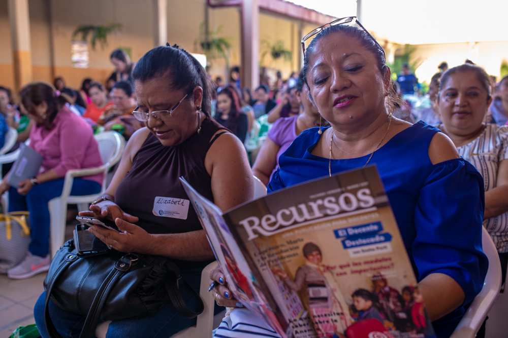 Teachers were so excited to read our newest issue of Recursos!