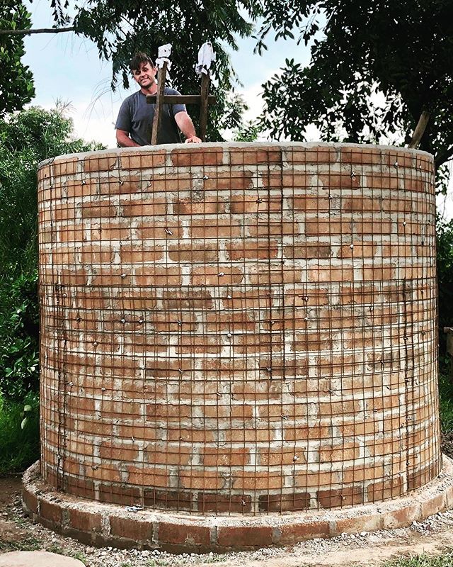 Matt, a student from the Institute for Global Outreach Developments International, enjoying the opportunity to learn from our Ugandan cooperative Francis on how to build a water cistern. This 7,000 liter tank will be utilized to store rainwater. When water is a challenging resources to collect, tanks like this lighten the burden for those who have to collect water for their daily needs. .
#NuWaterWorks2019 #godeastafrica #godintl #watercisterns