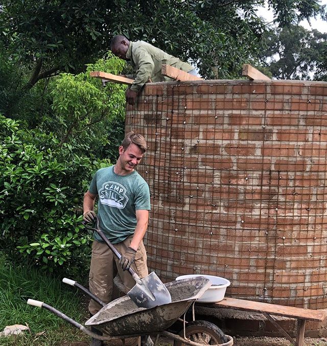 Francis Lubega, our Facilities Manager in Uganda, teaches an immersion participant from the @institute_for_god (Jesse Grooms) how to mix cement and plaster a new water cistern for a group of families. With drought happening across East Africa, preserving what rainwater does come is an important first step! #instituteforgod #eastafrica #sustainablebuilding #waterpreservation
