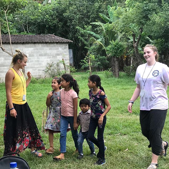 We love kids!! The kids in the neighborhood are on our campus weekly for educational activities and our interns volunteer regularly at their school. When we host teams the kids love the fresh energy they bring on our campus and in the classrooms. We're grateful to serve these kids TOGETHER--they deserve it!
#slammissions #studentslivingamission #damission #elsalvador