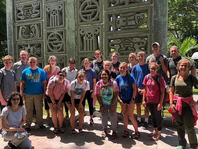 The @godintl_la spent the day preparing for the team's arrival, and now they’re here! Pray for our week with @mcgrawsville.youth as we serve together in El Salvador!
#missiontrip #elsalvador #studentslivingamission #slammissions