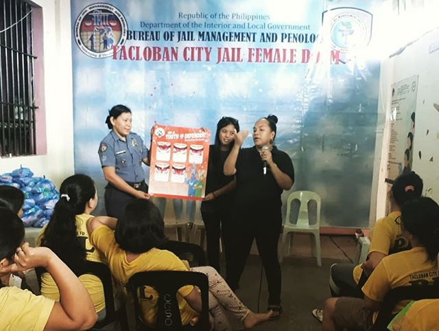 T.A.S.K. Program Coordinator for the #TaclobanCity Jail, Rina Miller, recently organized the assembly and distribution of 120 hygiene packs for the male and female dorms for our recent weekly visit. The toiletries were distributed along with an empowering hygiene seminar as well! Prisoners in the #Philippines often experience overcrowded spaces and limited access to resources, making these educational seminars and donations of the utmost importance. .
We are now collecting donations for new shirts and undergarments for these ladies. Click link in bio to support this cause, and see our stories for more info!
.
(T.A.S.K. - Tulong Alay sa Kapatid - is translated in Tagalog to “Offering Help to Your Brother/Sister”)