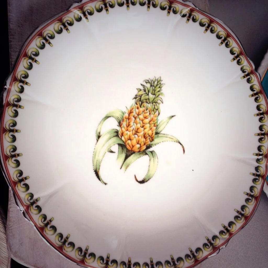 My obsession with pineapple plates continue ... determined that this gem features somewhere...