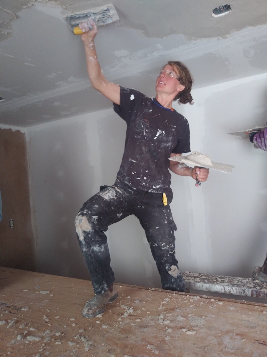  Plastering the ceiling with a kaolin clay mix. 