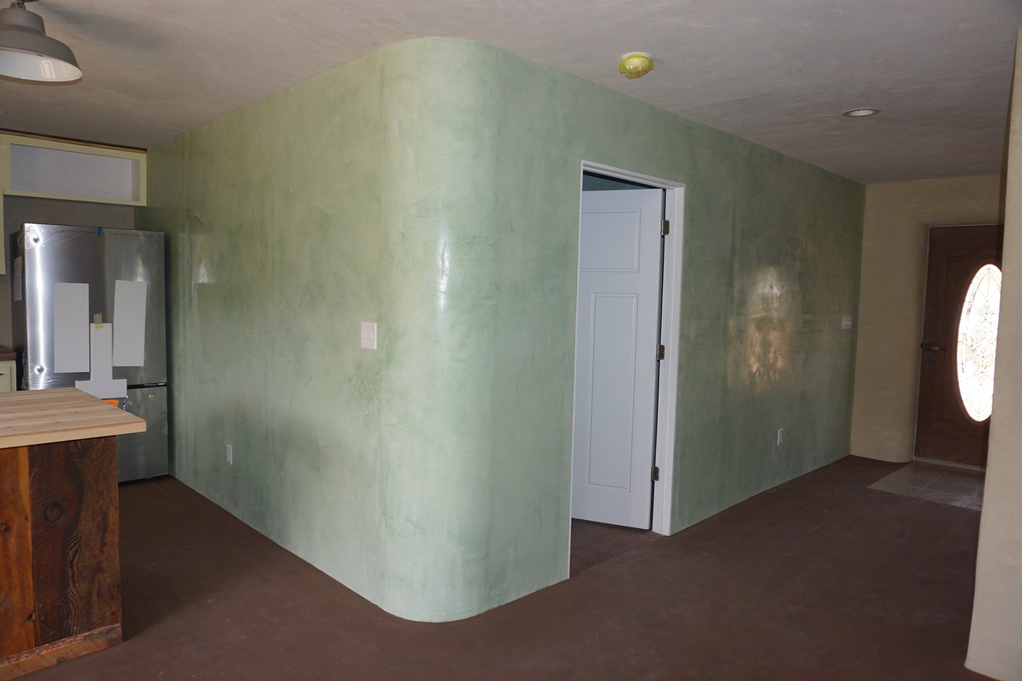  High polish Limestrong finish on a curved drywall interior wall. 