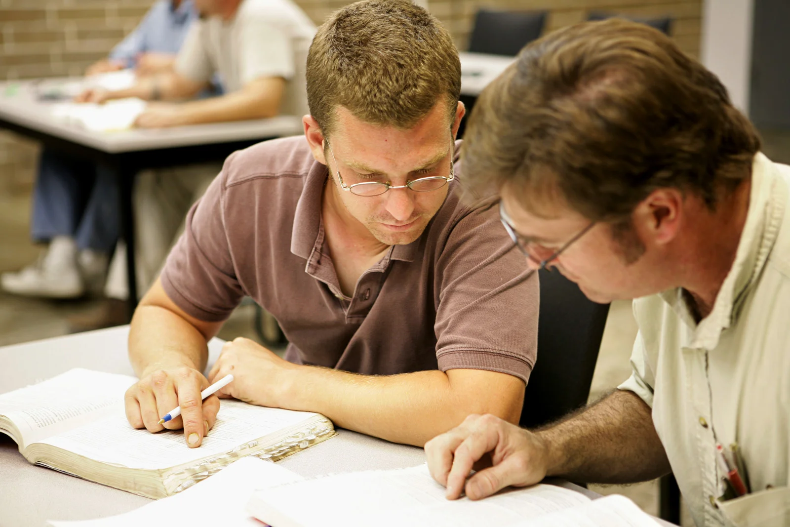 Twostudents,technicaltraining.jpg