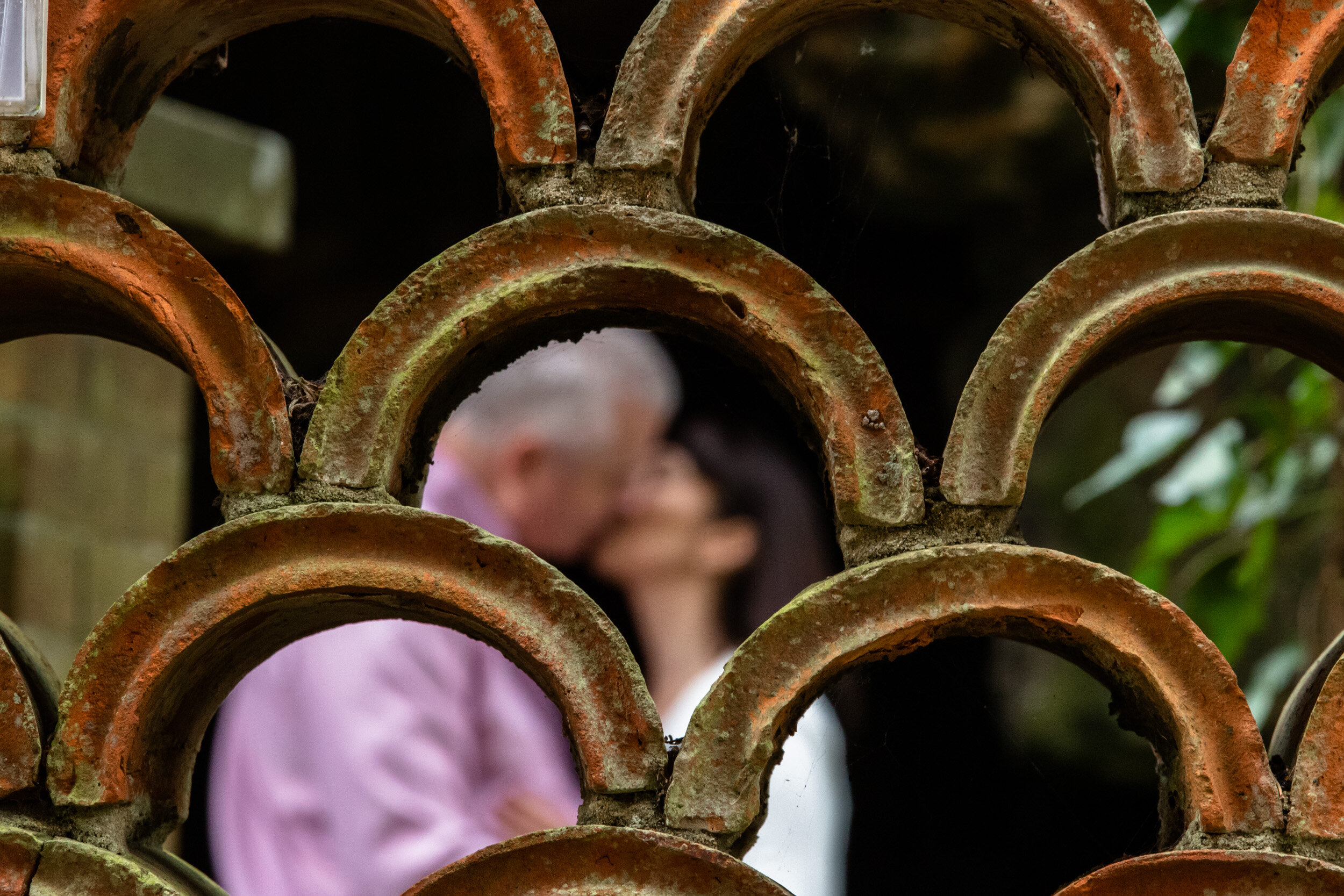 Surrey documentary wedding photographer