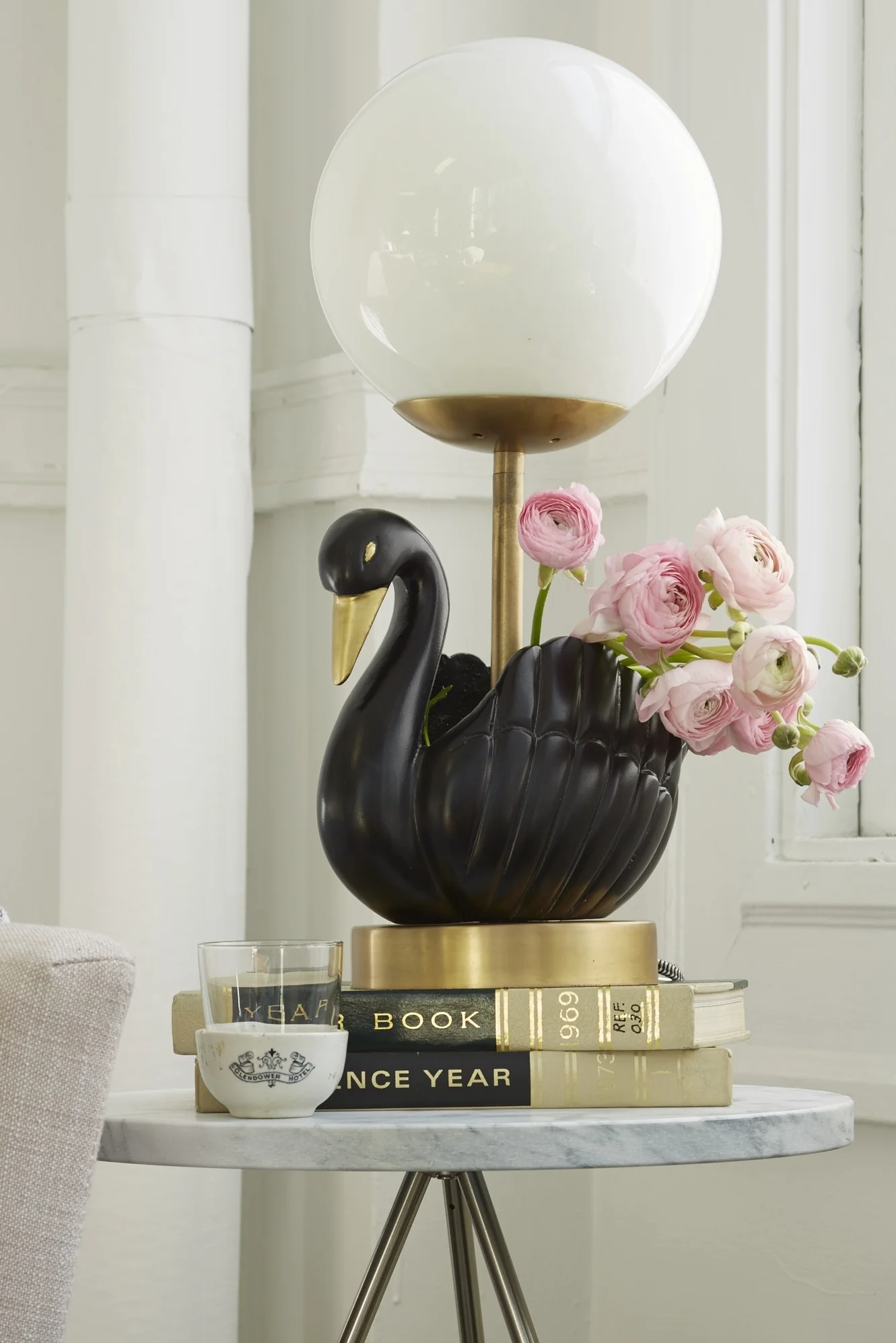 Le Sunday Sur le Lac Swan Table Lamp Black