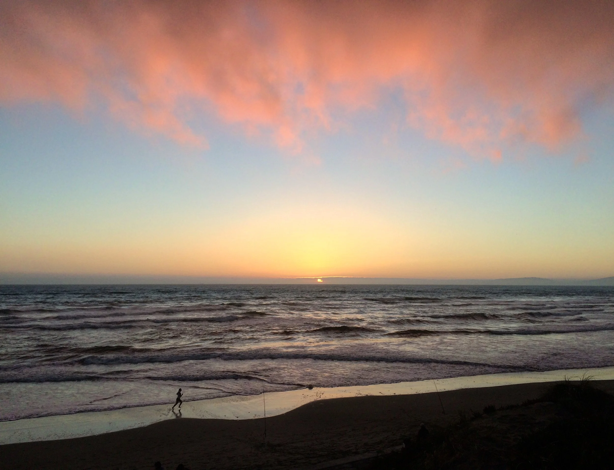 The SF studio is a stone's throw from Ocean Beach! Enjoy a stroll on the beach before or after your lesson in SF.