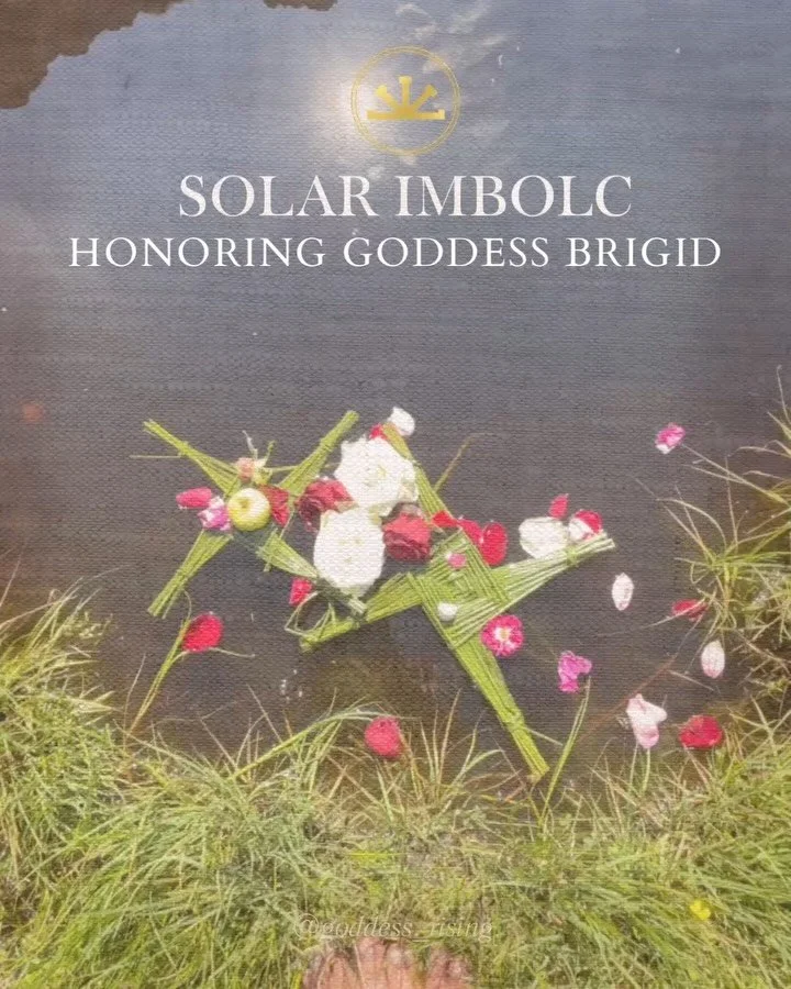 🕯️SOLAR IMBOLC BLESSINGS 🕯️ Scroll the carousel above 👆🏽 Hail the turning of Wheel of the Year to the Season of Imbolc. The portal opens today with the Sun at 15&deg; Aquarius (the Water Bearer, Visionary, Revolutionary and Humanitarian). This is