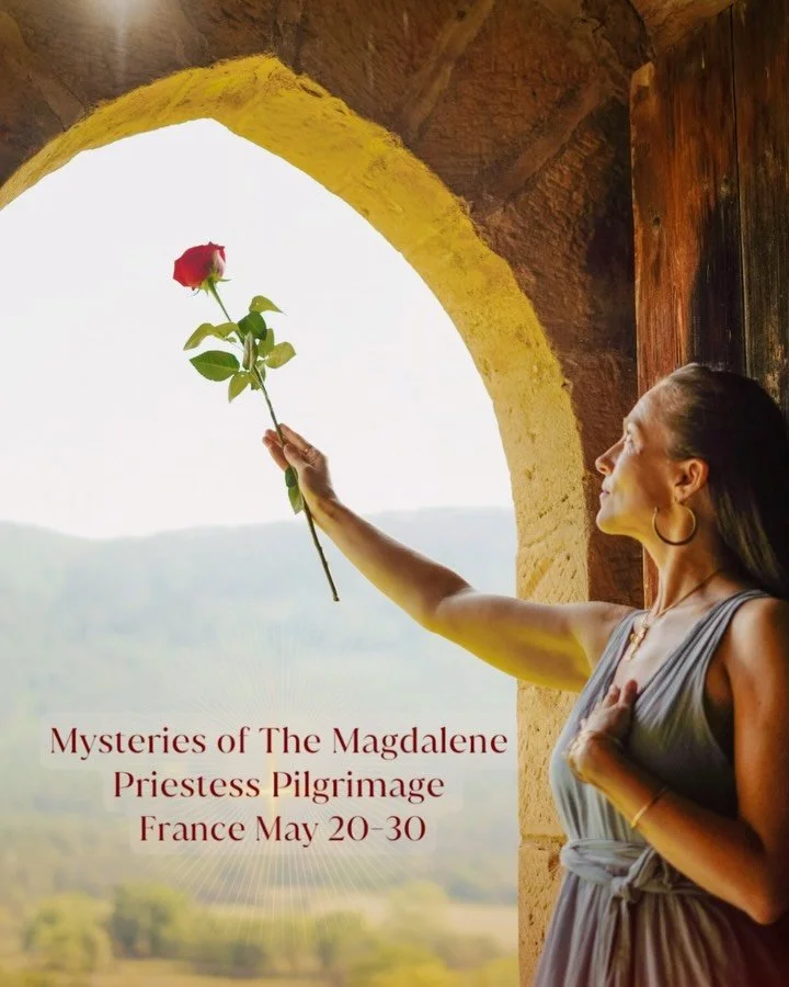 ✨scroll carousel 🌹⭐️🌹As Evening Star Venus rises in conjunction with the Moon and the North Node today, we enter through the Rose Gate to the Root&hellip; where the red thread of destiny anchors in the body and the path you are called to walk begin