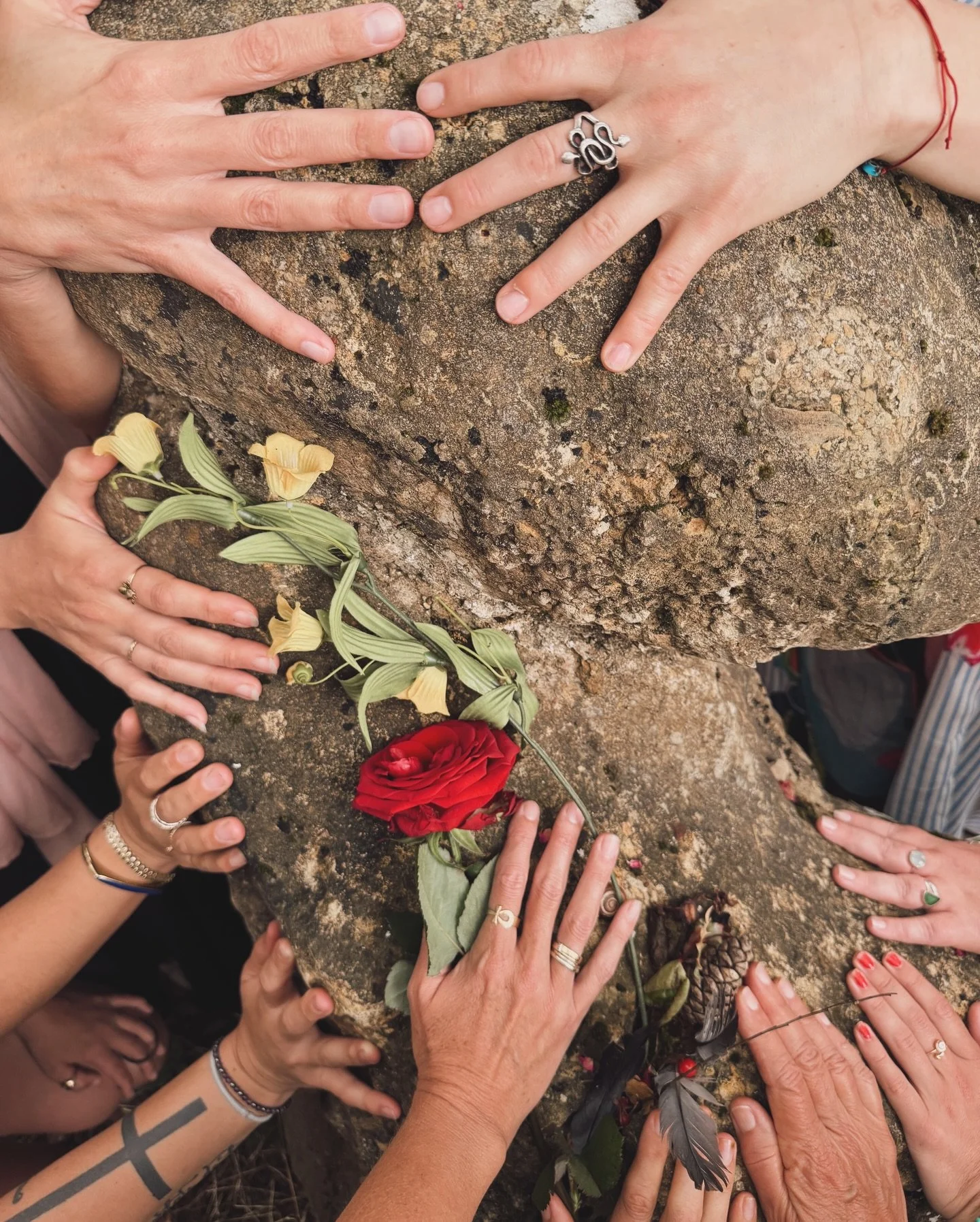 🌹ROSE GATE OF THE ROOT🌹 The first visible Venus&ndash;Moon Conjunction in the new Evening Star phase was yesterday on Feb 18, ascending the Rose Gate of the Root Chakra.

Here, in the Mythology of Inanna, she rises from her the Underworld to begin 