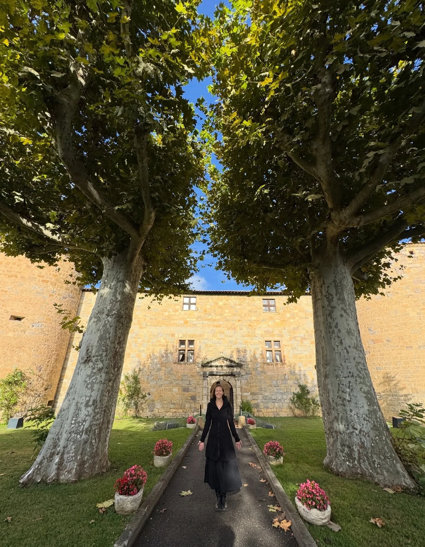 ⚜️🏰🌹A window into the magick that shall be July 16-20 in the South of France for The Magdalene Rose Priestess Convocation.

Swipe carousel ✨

Our circle is half full! 🌹🙌🏽🌹
I&rsquo;m so delighted to welcome you ladies of the Rose.

Can see yours