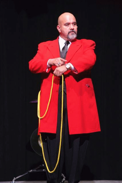 Oscar in red.gif