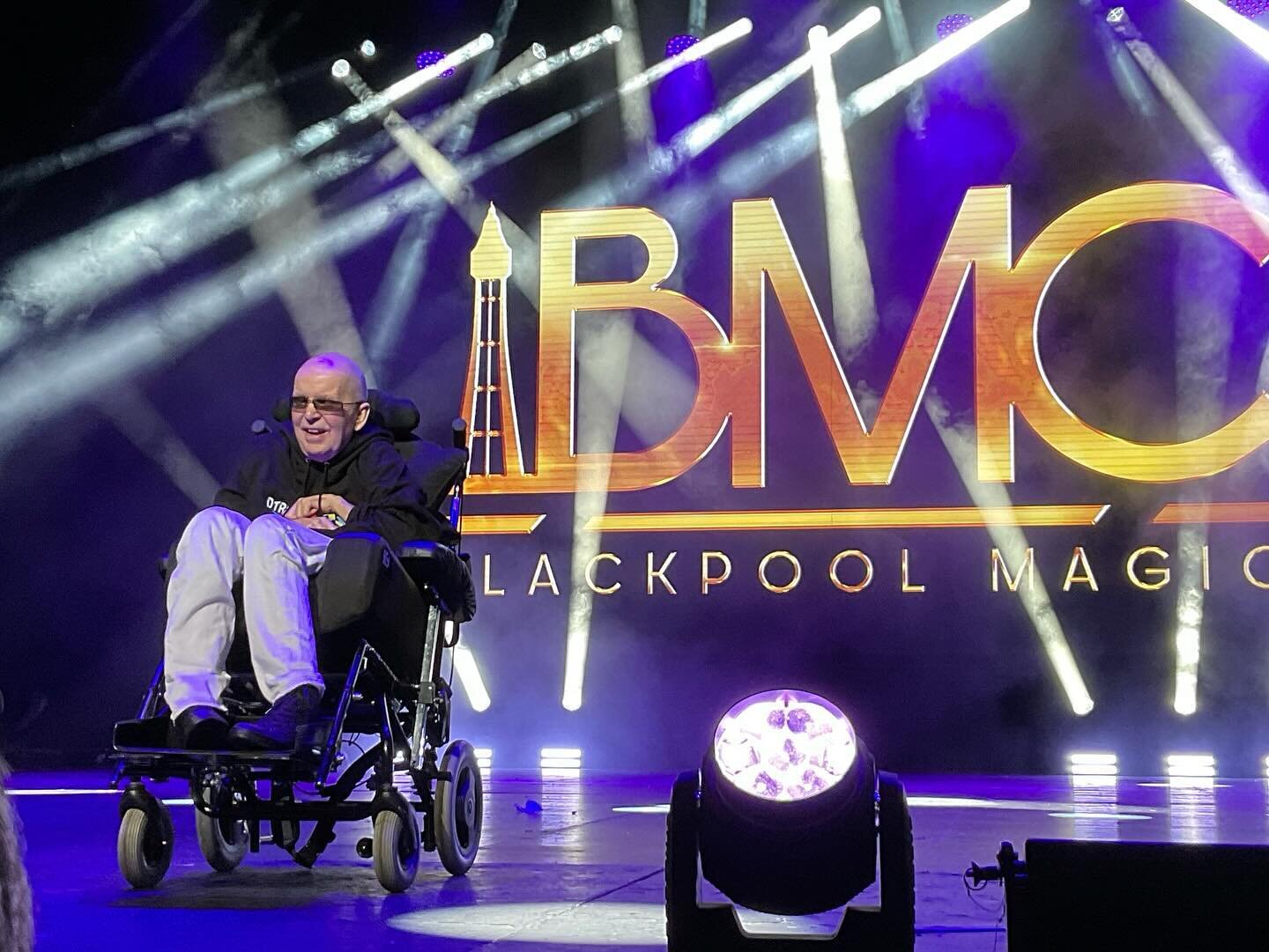 A perfect and emotional ending to the Blackpool Magic Convention as Wayne Dobson, the Guest of Honor, took to the stage and received a well-deserved standing ovation. #blackpoolmagicconvention #waynedobson