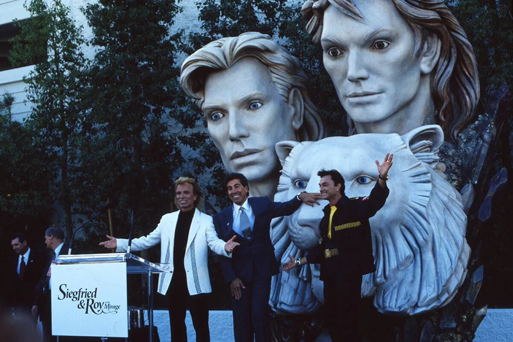 S and R statue 2.jpg