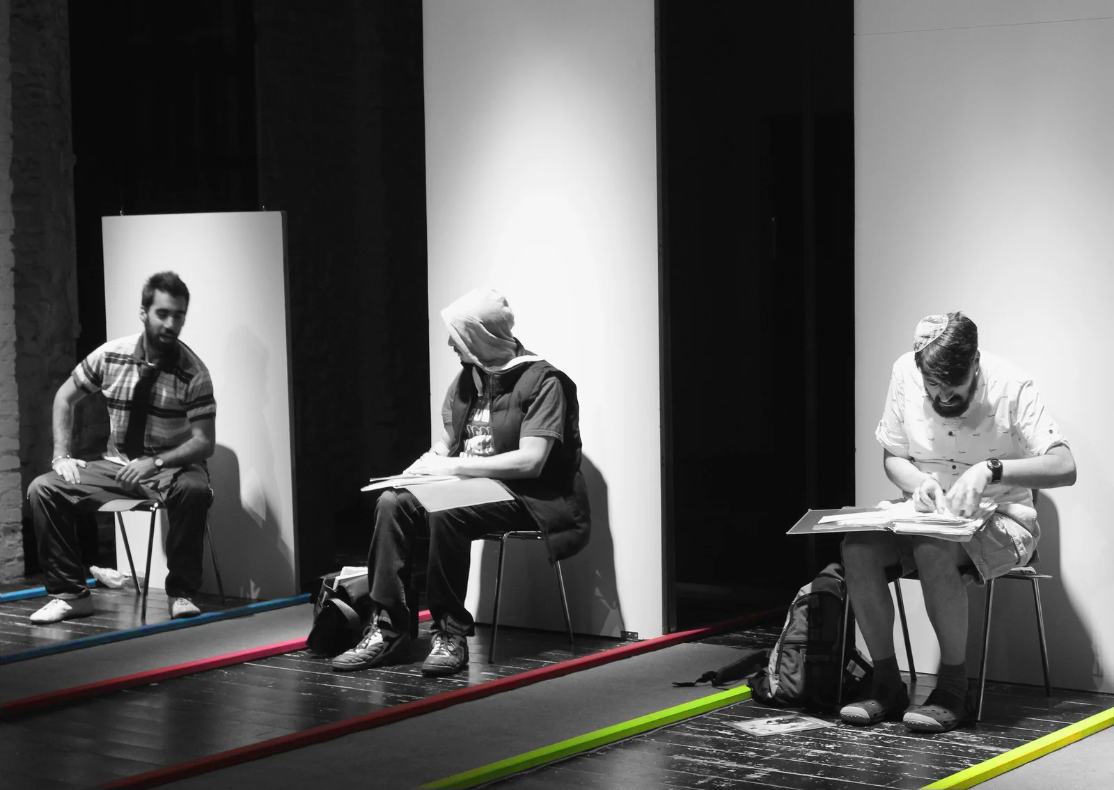 A scene from "Echter Berliner!!!! Ihr Nicht Fuck You". The production focuses on expatriate experiences in Berlin.
