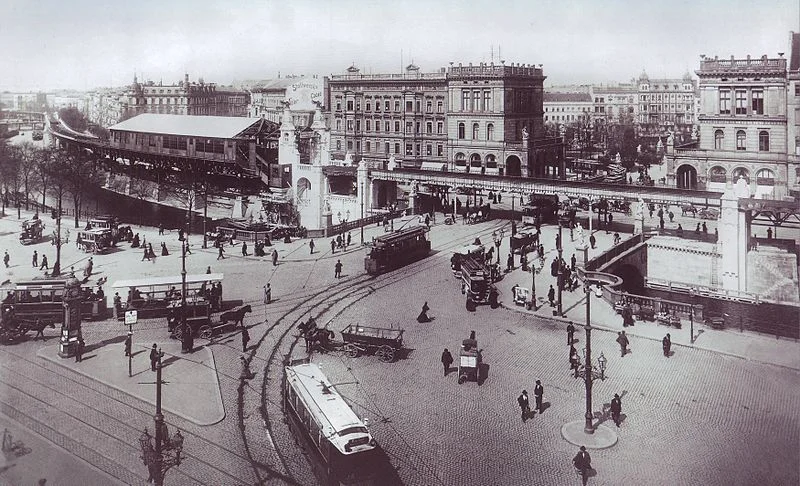 Hallesches Tor with the newly constructed train station. The station still exists, and is one of the oldest in the entire Berlin U-Bahn system. Source .