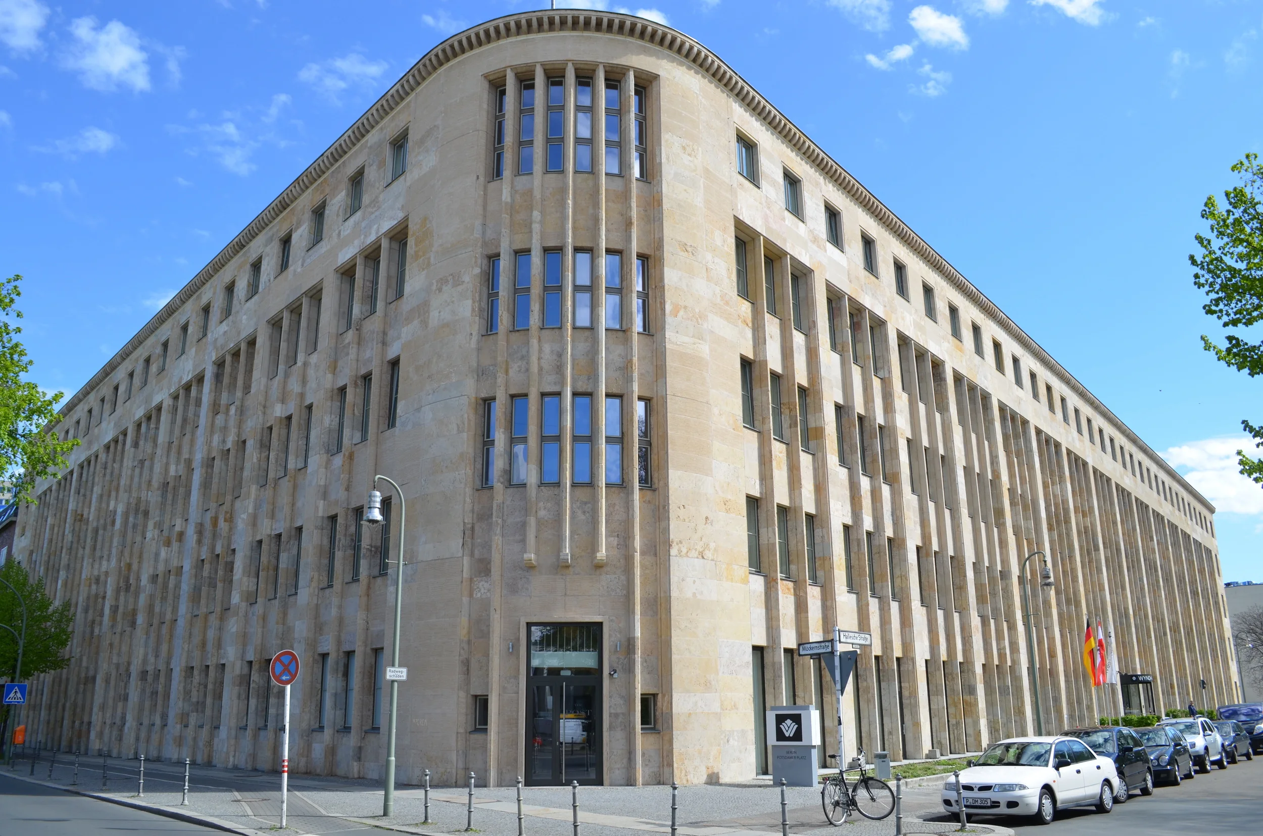 Beautifully restored 1930s-era building at the corner of Möckernstraße and Hallestraße.
