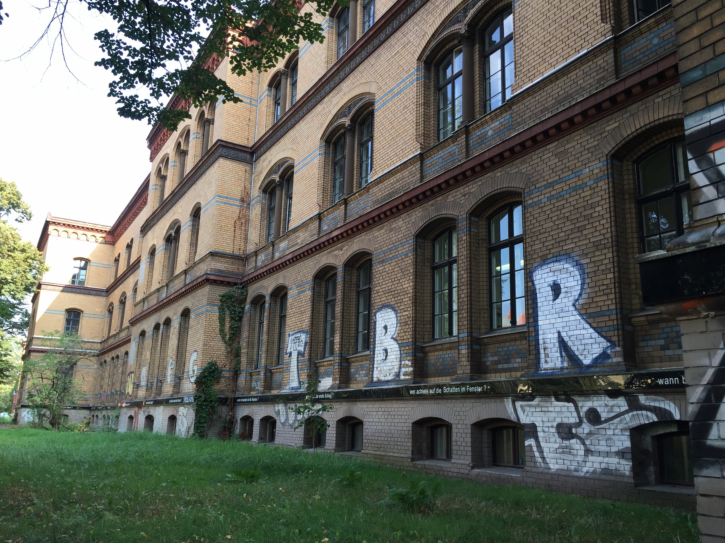 The facade of House 3, in 2016. 