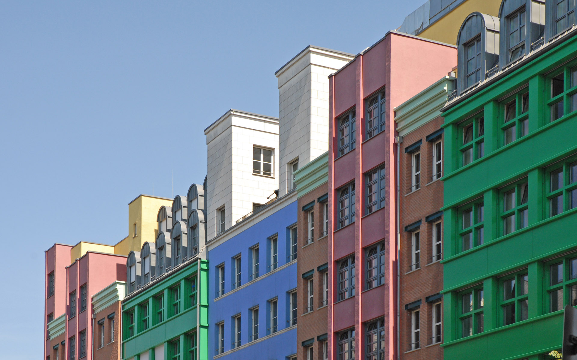 A selection of the different facades. They are very colorful and dynamic. Photo Credit: Creative Commons .