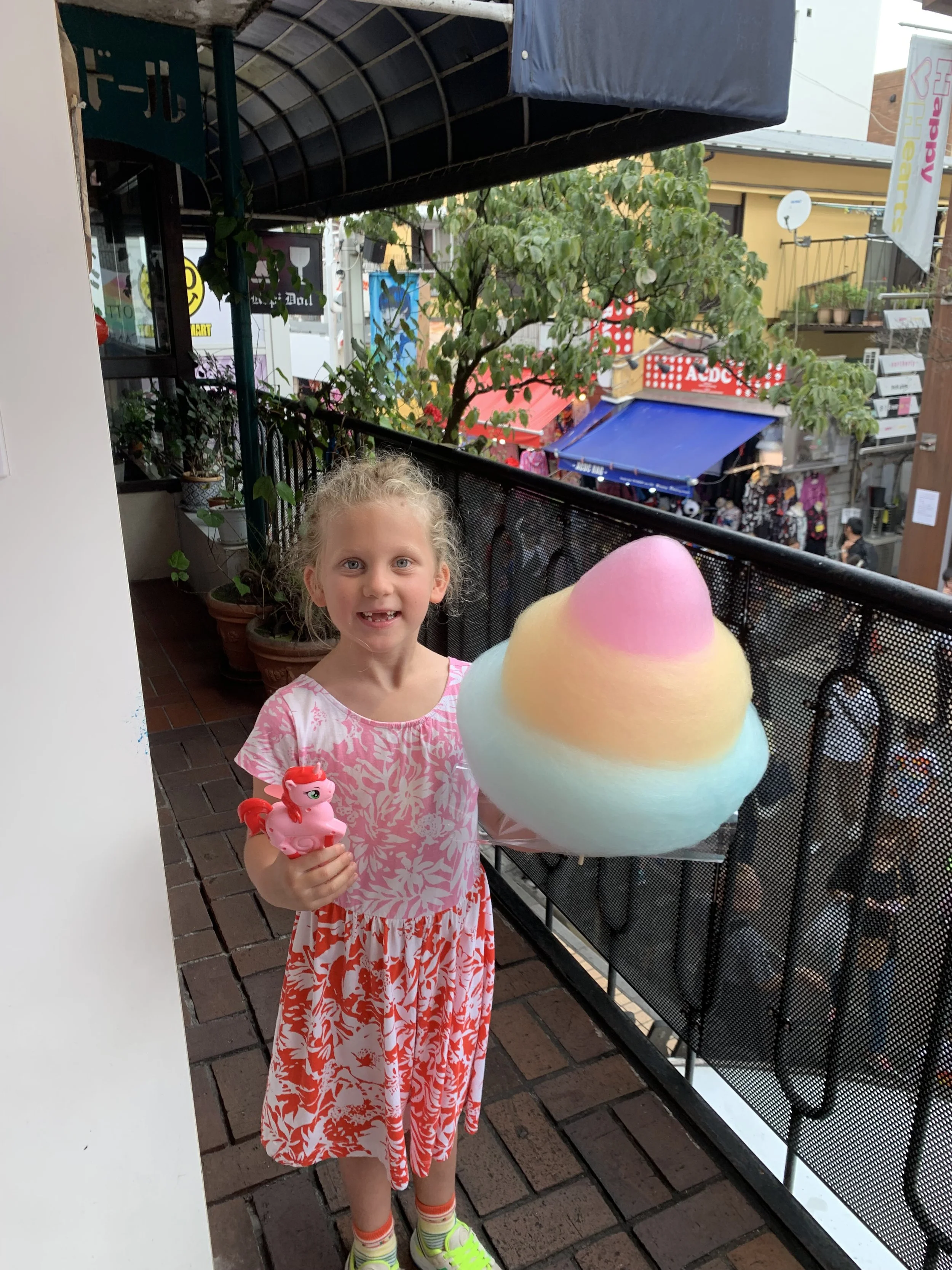 HK5 Japan: Chapter 1 “Take Off &amp; Discount Crowds”