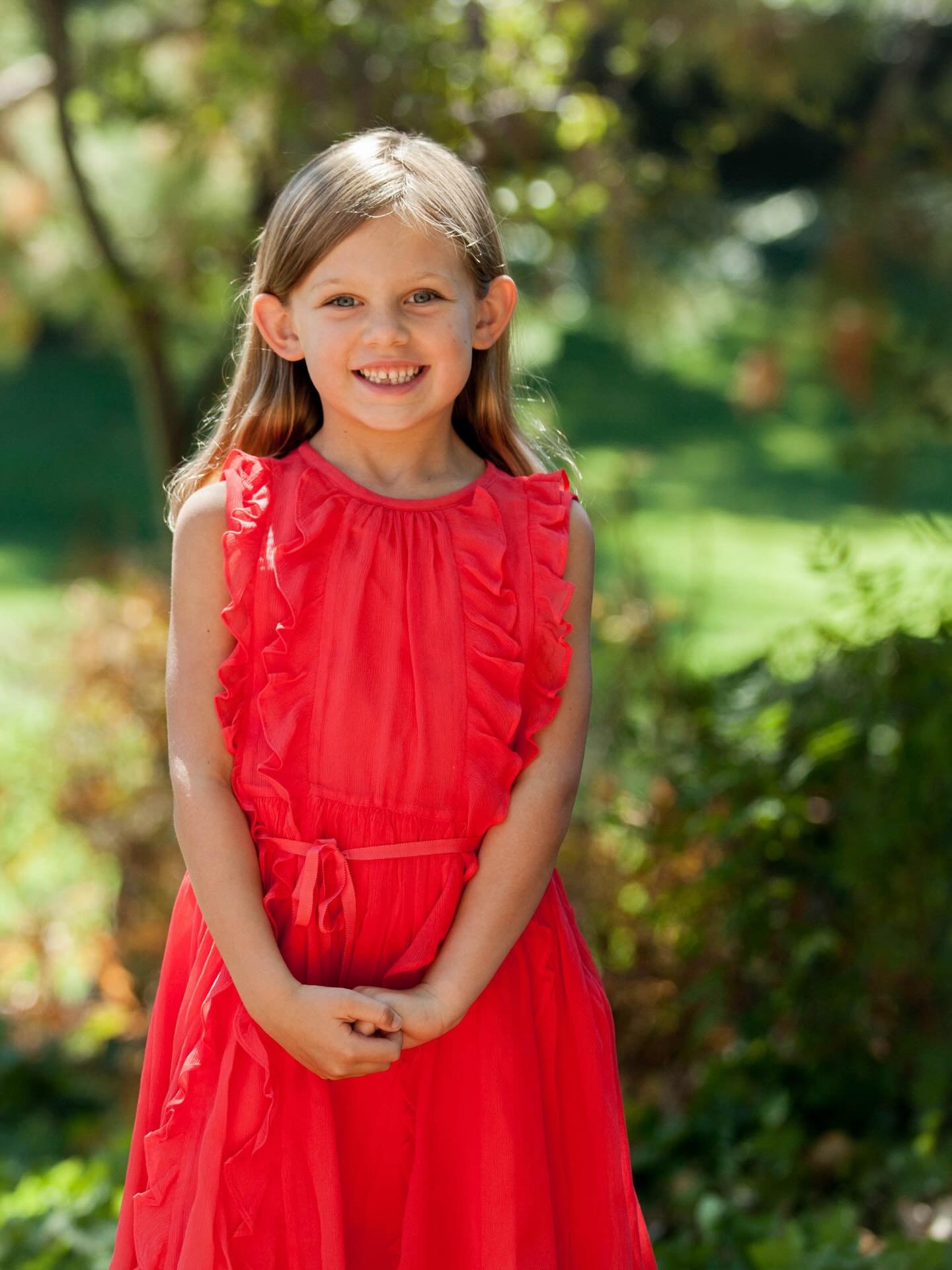 It&rsquo;s 11 days to Chritmas and to celebrate Paley&rsquo;s senior year, we are sharing a holiday portrait from her 7th Christmas. This portrait session with @rachelcapilphotography was a first with @mimilmk joining us in the park. Head over to Mim