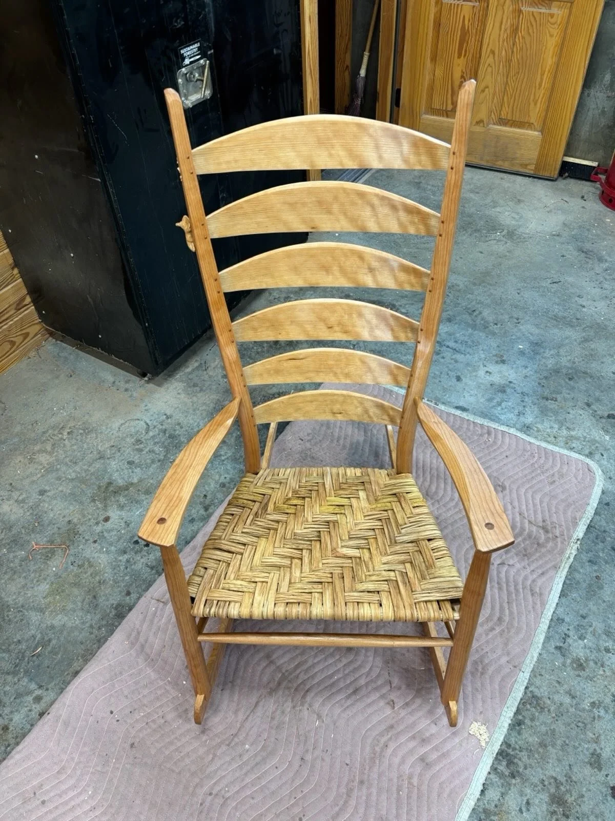 A new post up at @hk5corner about the new rocking chair headed our way in the new year. First of two updates on the new critters that were chosen.