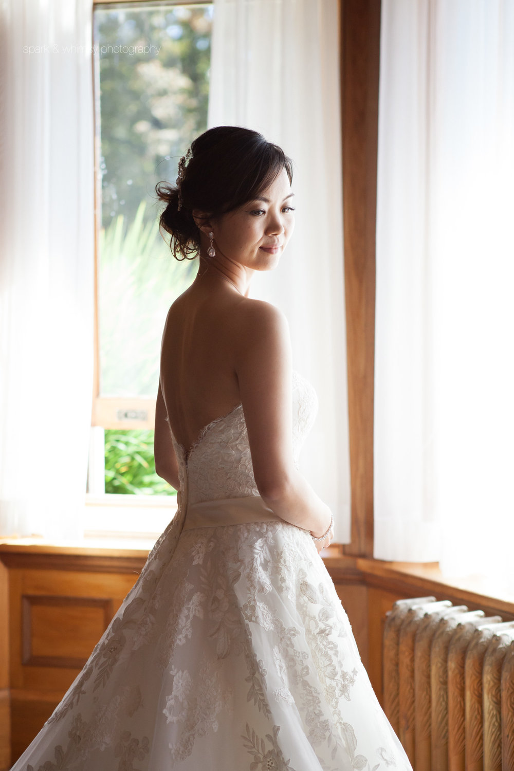 bridal portrait at royal roads university | victoria bc wedding photographer