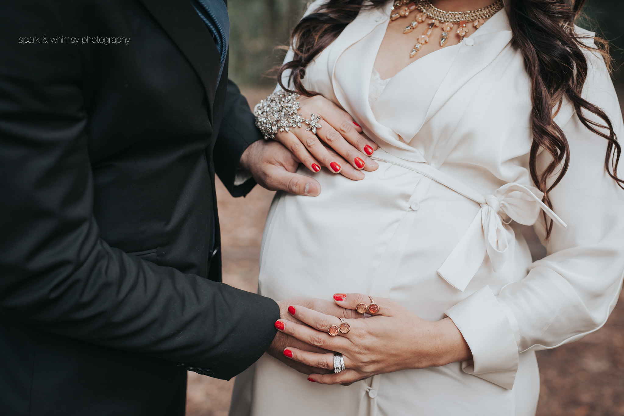 close up of hands on pregnant belly | victoria bc pregnancy photographer
