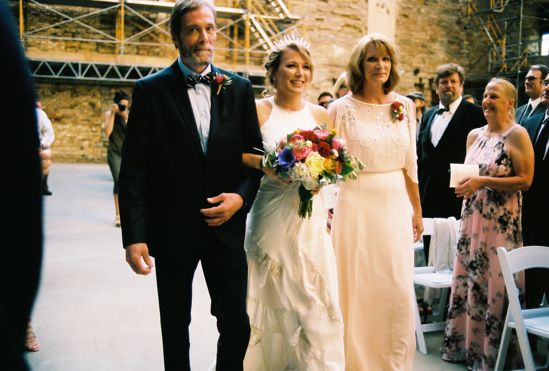 Twin Cities Mill City Museum Summer Wedding by NYLONSADDLE Photography I Capturing real images to tell love stories