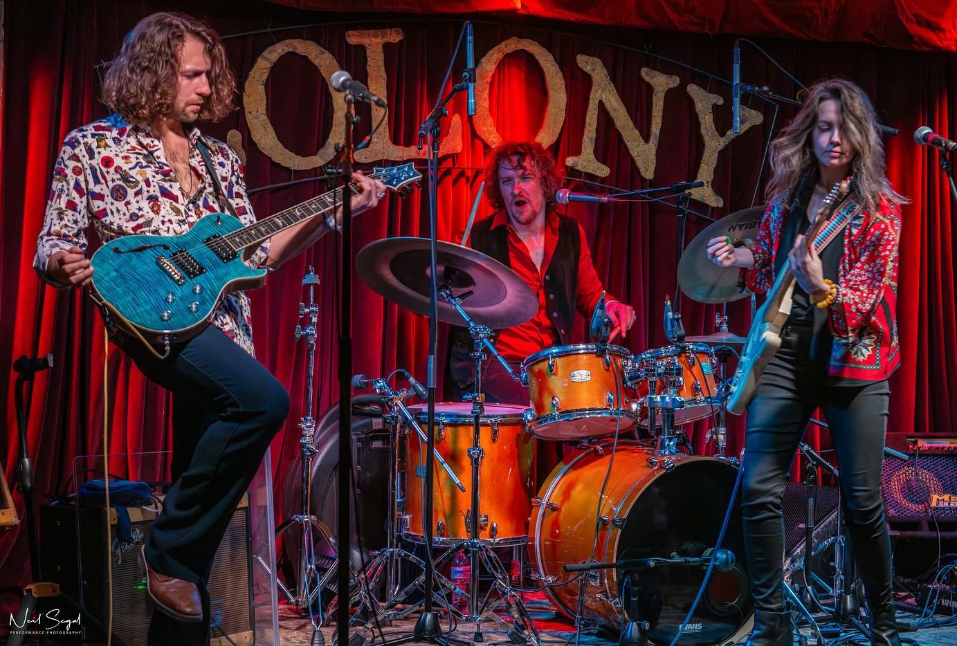 What a night in Woodstock! ✨Thanks to everyone who came to rock out with us @colonywoodstockny 🤘 one more chance to get rowdy with us this Saturday 5/4 @thebitterendnyc at 9pm - see you there!!

Special thanks to @neil_segals_performance_photog for 