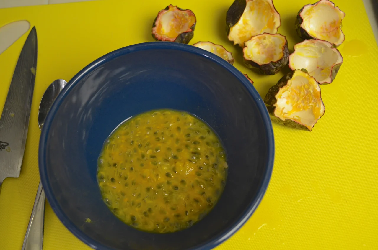 Preparing passion fruit syrup