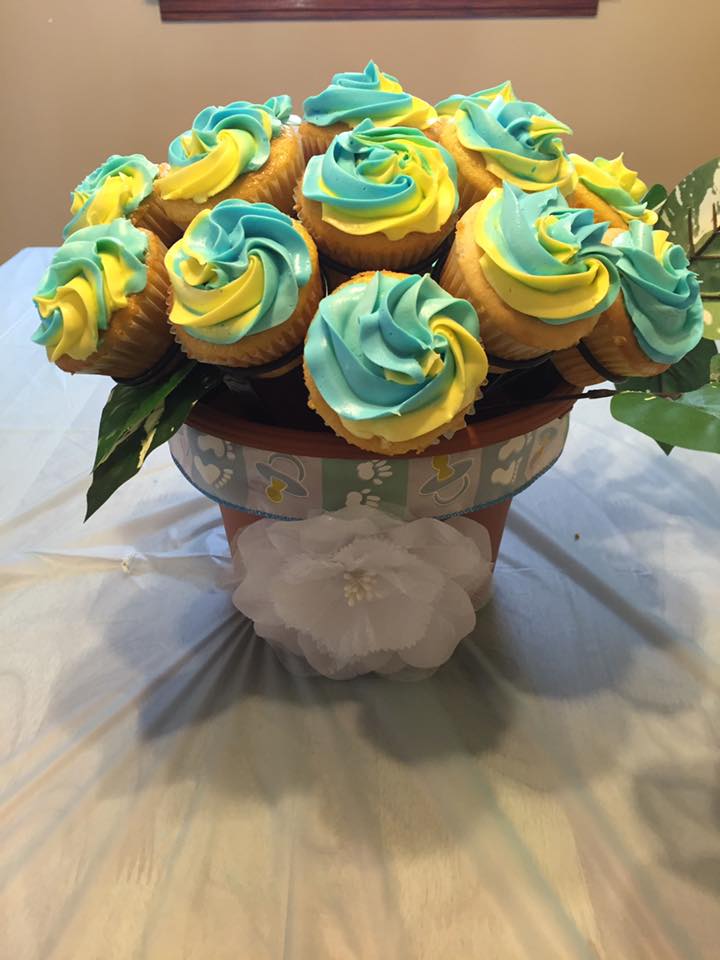 Gorgeous creation by Stacy M! Dual colors of frosting really add a flair to this gorgeous bouquet! Thank you Stacy!