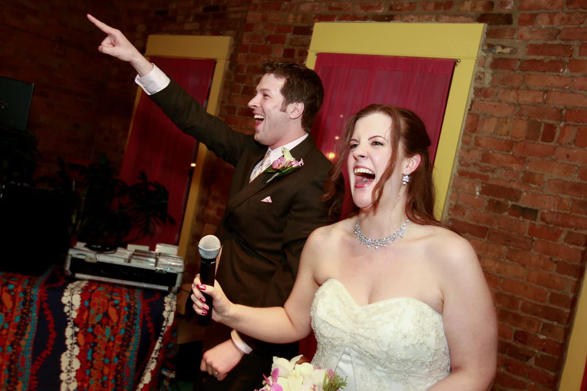 Bride & groom thank their guests during at the Catalyst Ranch Chicago. 