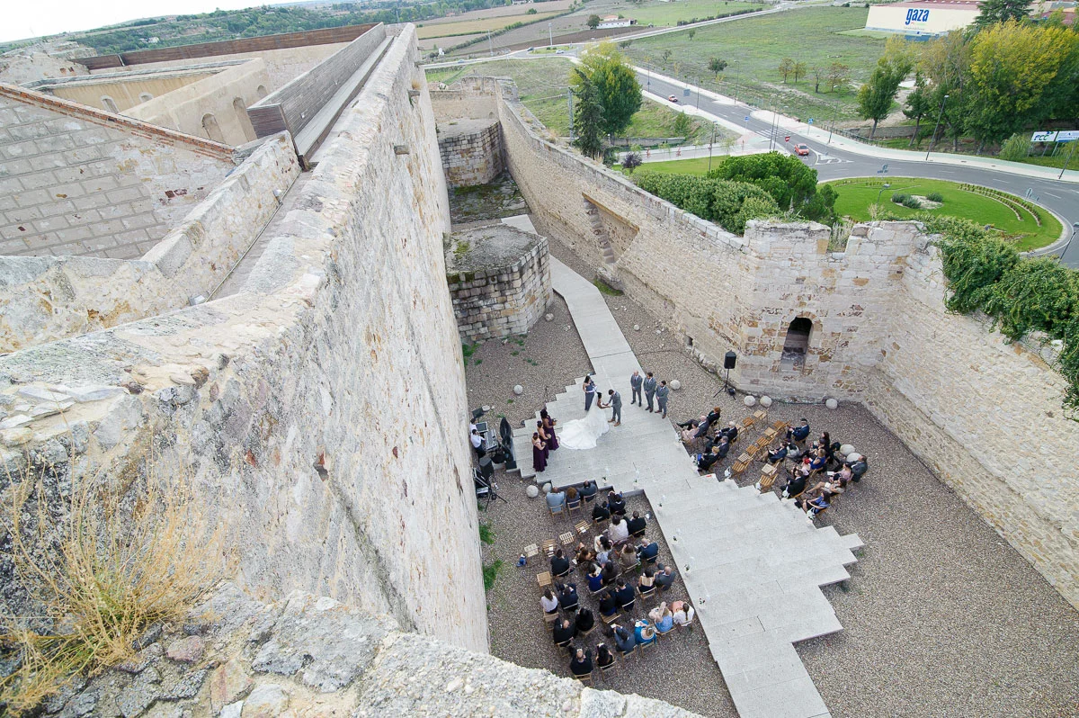 Destination wedding at the Castillo de Zamora in Zamora, Spain.
