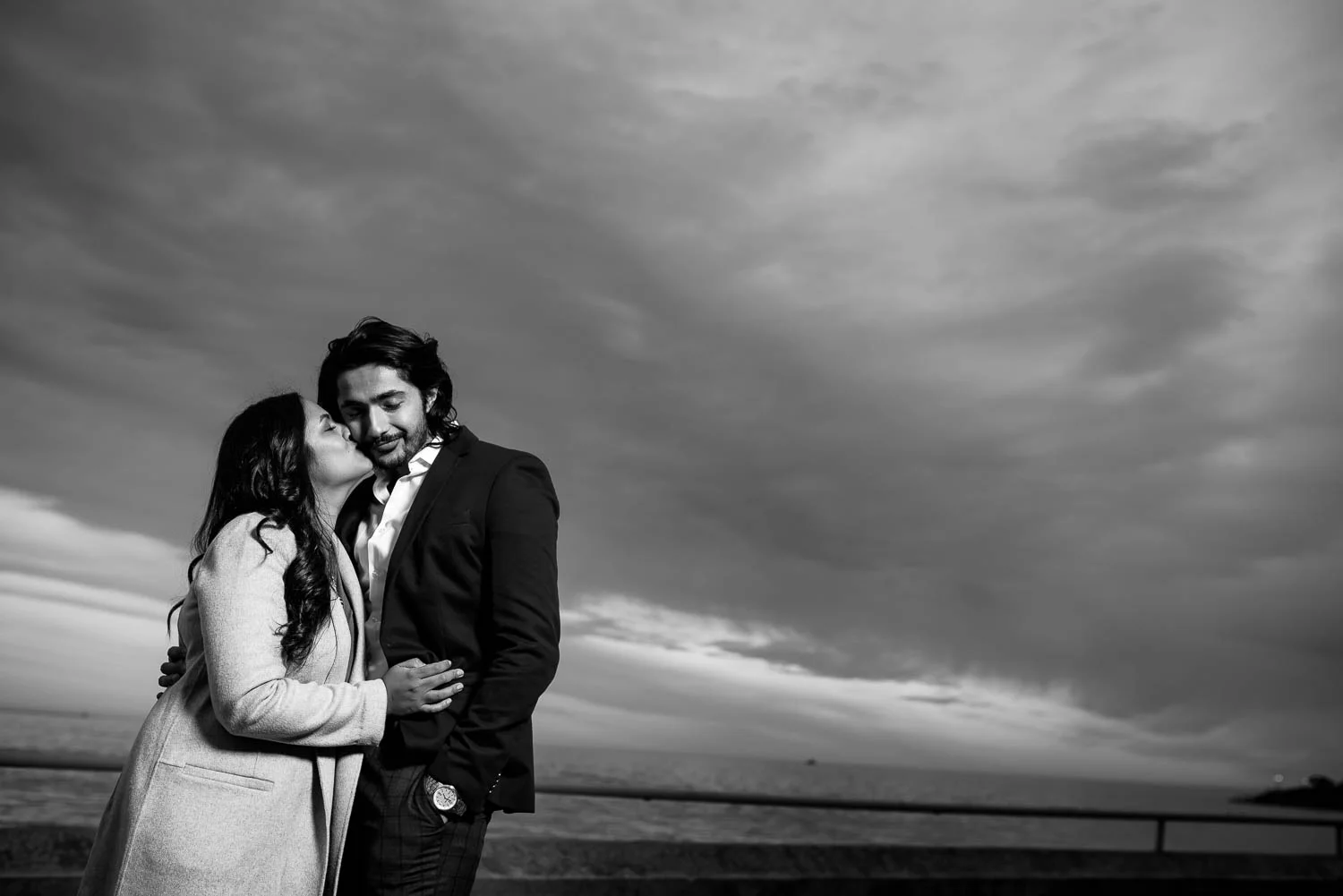 Creative, fun, moment-driven engagement photos at the Shedd Aquarium in Chicago.