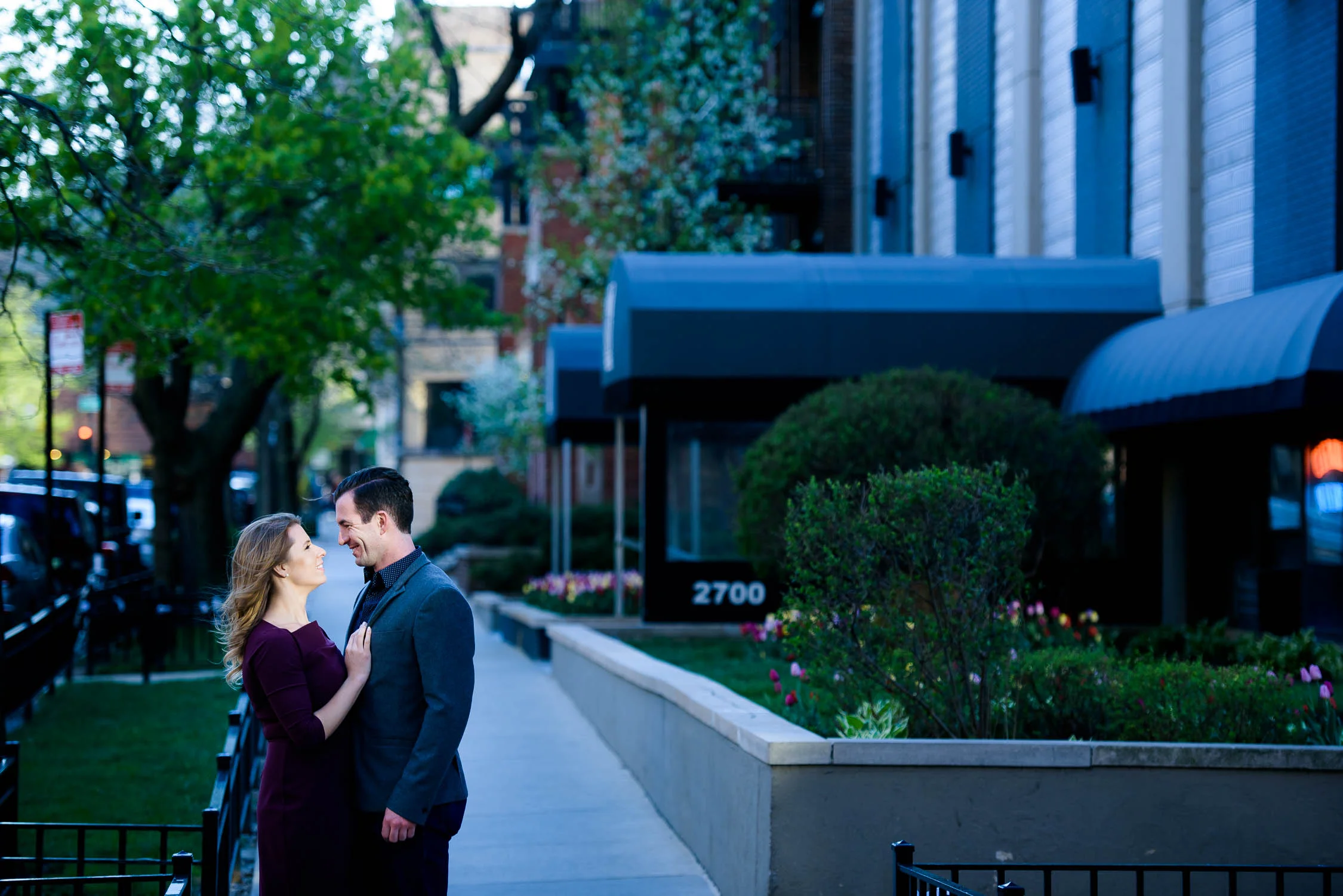 Creative Chicago engagement portrait of the couple in Lincoln Park. 