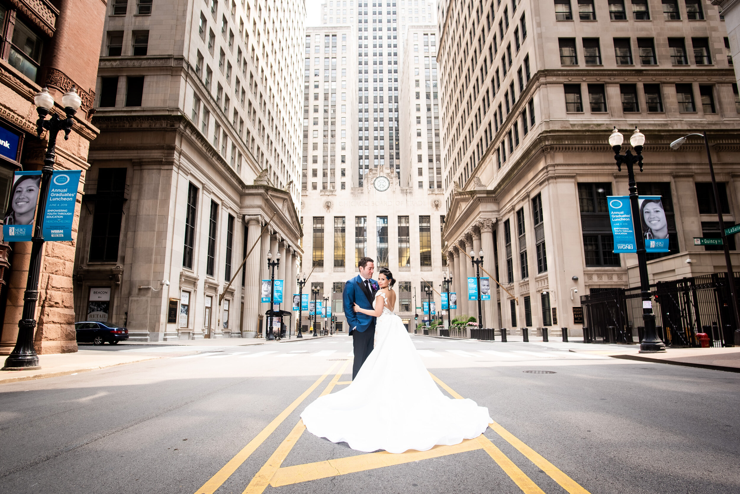 Chicago Board of Trade | Outdoor Wedding Party Photo | Chicago IL