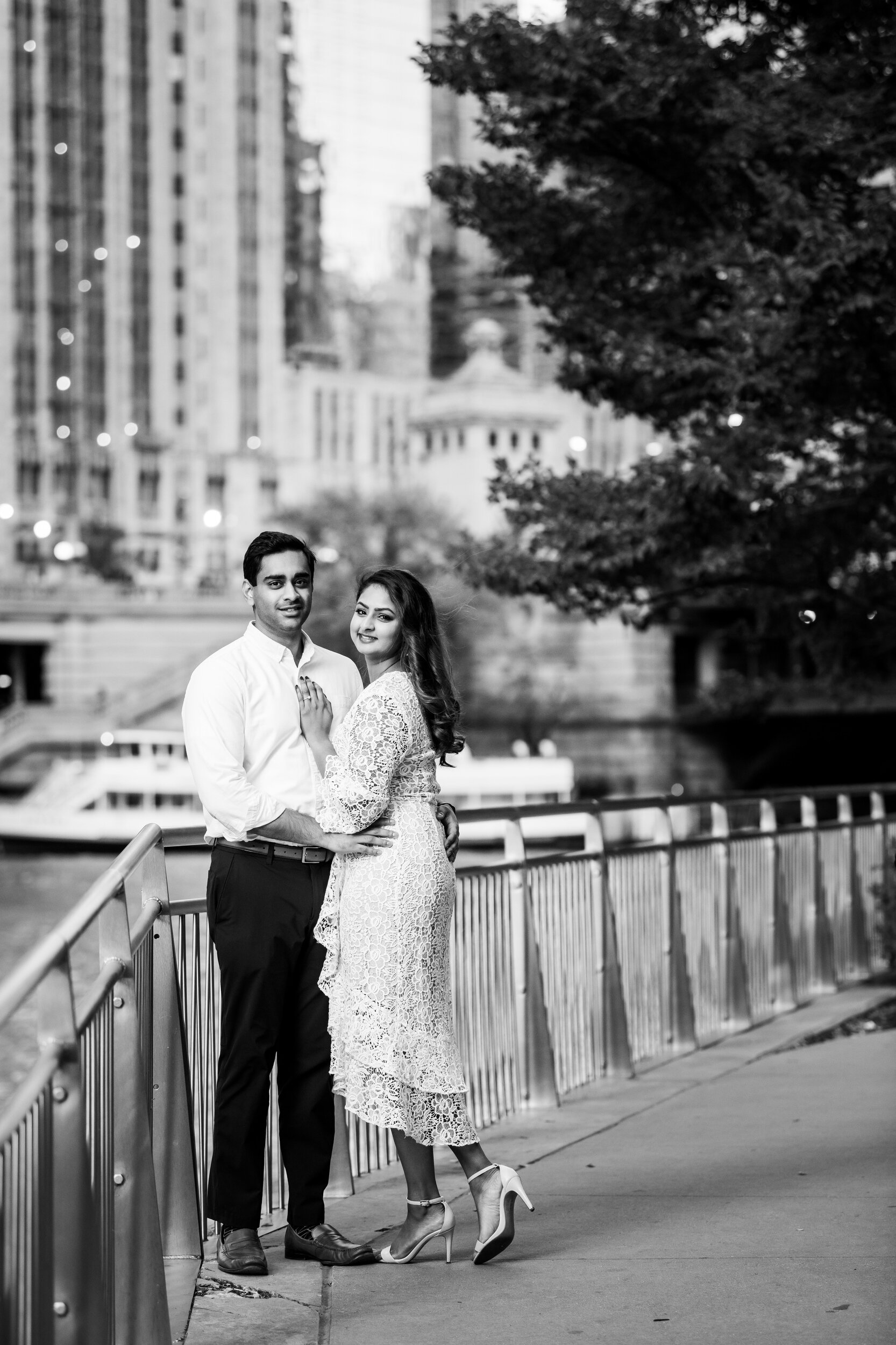Chicago engagement photo along the Chicago River.