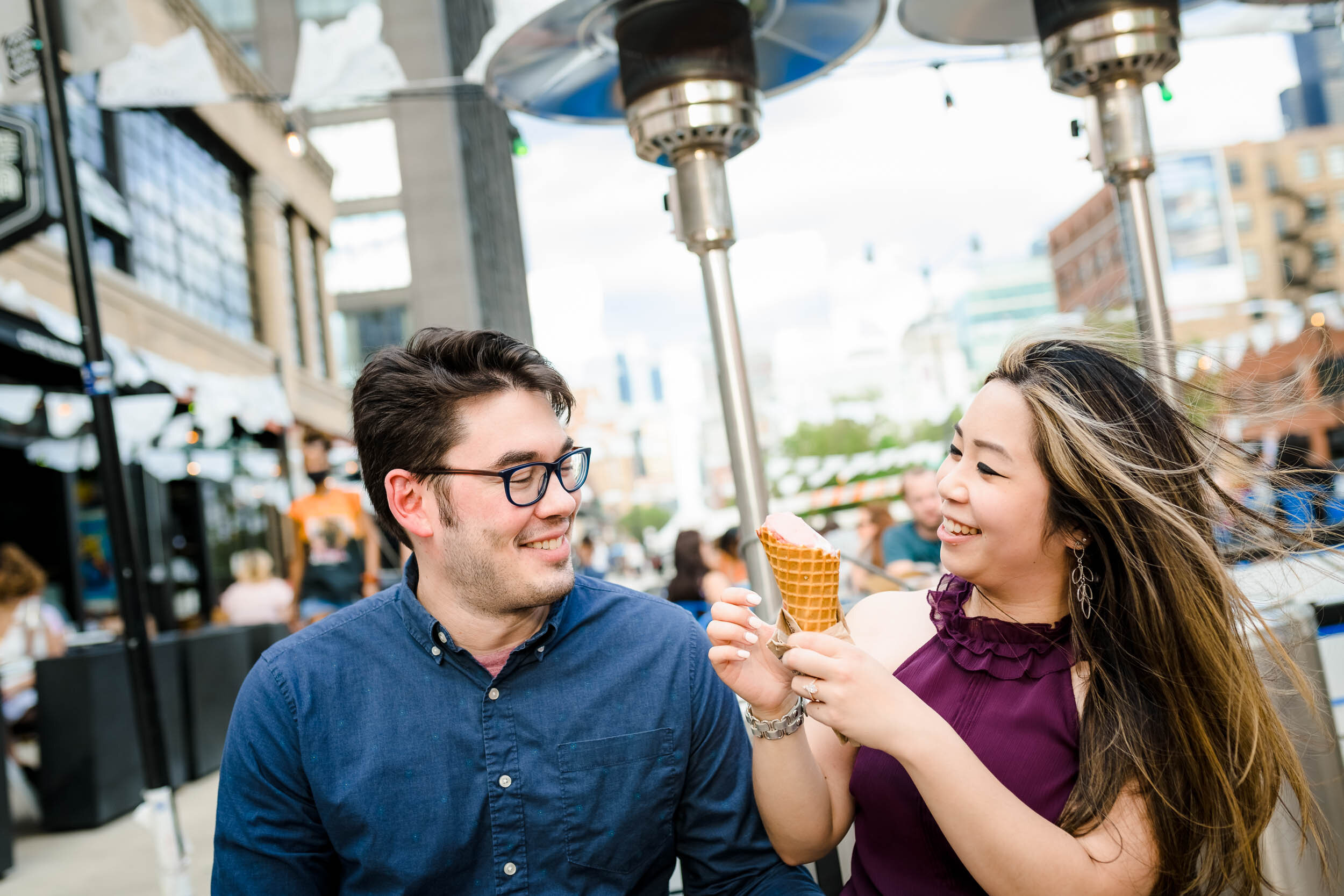 Engagement Photographer Chicago | Jeni's Ice Cream | J. Brown Photography | couple share an ice cream cone.