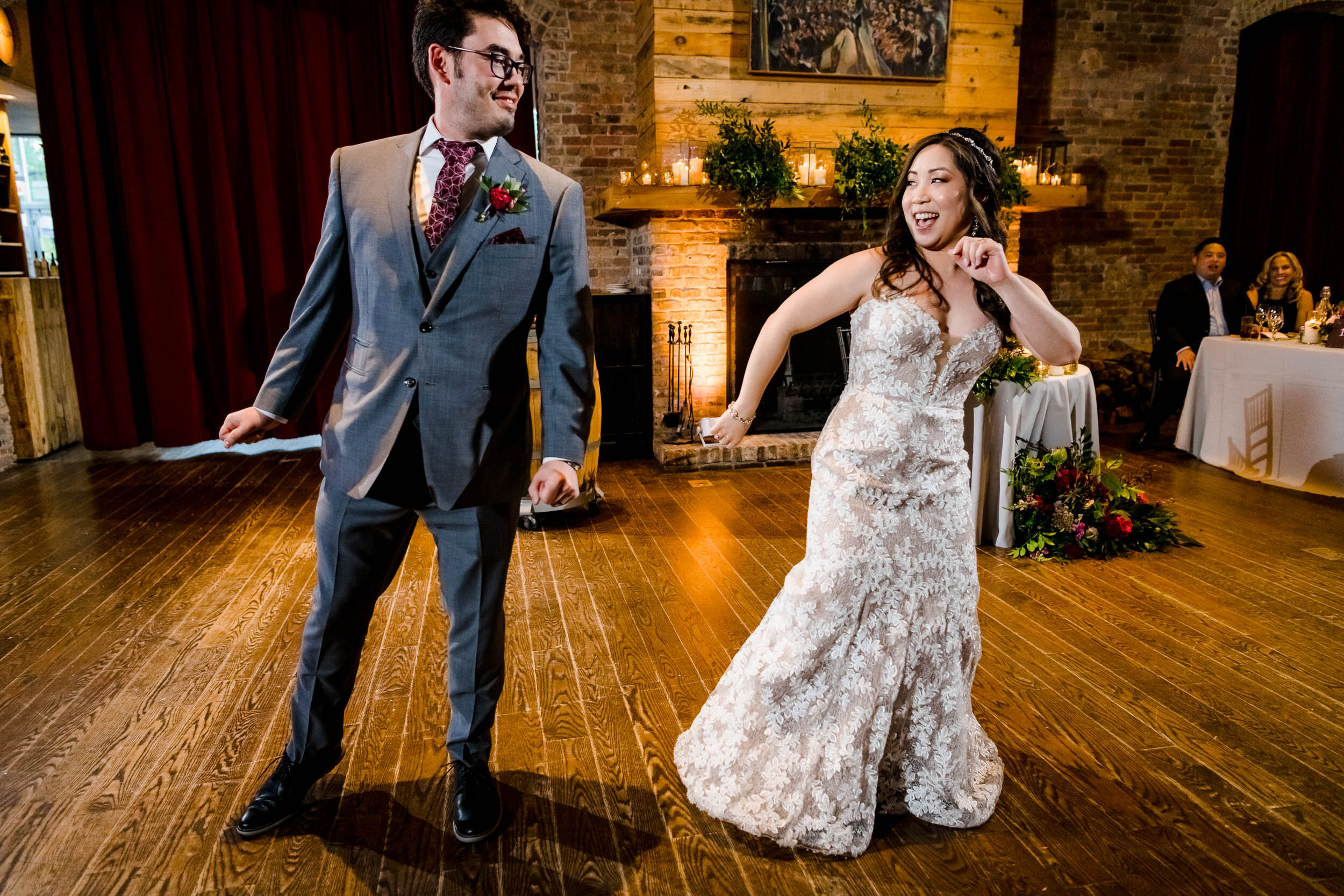 Chicago Wedding Photographer | City Winery | J. Brown Photography | couple's first dance.