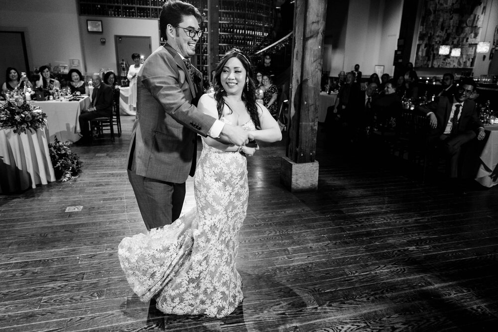 Chicago Wedding Photographer | City Winery | J. Brown Photography | bride and groom first dance.